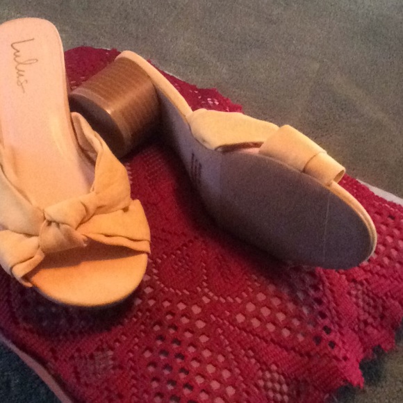 Sun Flower🌻Yellow Lulus Mules🌻 - Picture 2 of 5